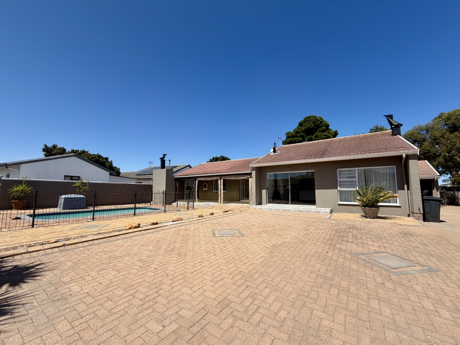 5 Bedroom Property for Sale in Duynefontein Western Cape